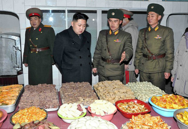 华体会体育hth官方网站_郑州市上街区丹江路小学工会组织三八节“为爱下厨”活动(图4) 华体会体育hth官方网站