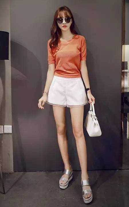 
衬衣+短裤 初秋这样穿 气质优雅美翻了‘hth官网入口’(图4)