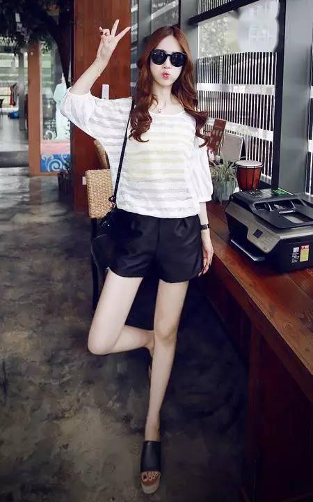 
衬衣+短裤 初秋这样穿 气质优雅美翻了‘hth官网入口’(图5)
