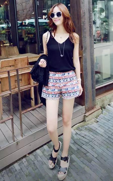 
衬衣+短裤 初秋这样穿 气质优雅美翻了‘hth官网入口’(图9)