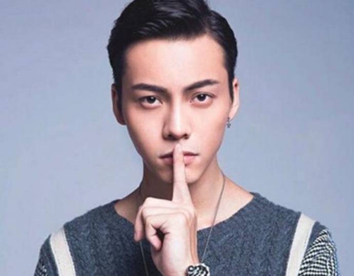 
综艺比力容易看清一个明星 杨幂赵丽颖最近翻车 而且被网友吐槽：hth官网入口(图5)