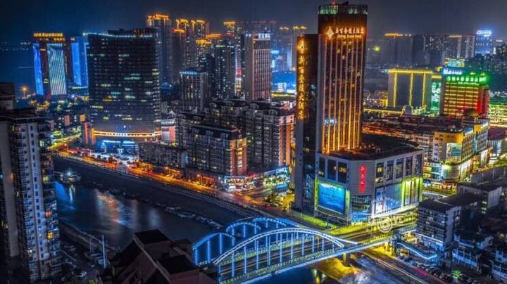 国足训练里皮神色轻松 似乎未受儿子遇袭影响:hth官网入口(图2) hth官网入口