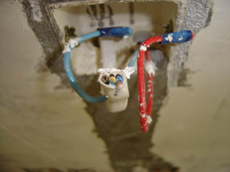 国足训练里皮神色轻松 似乎未受儿子遇袭影响:hth官网入口(图4) 华体会体育hth官方网站