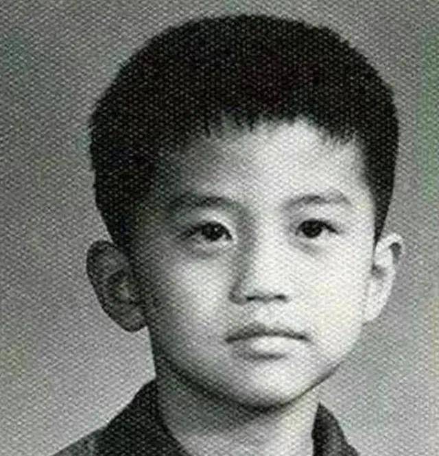 hth官网入口：
明星小时候的照片 一眼就能认出来(图8)