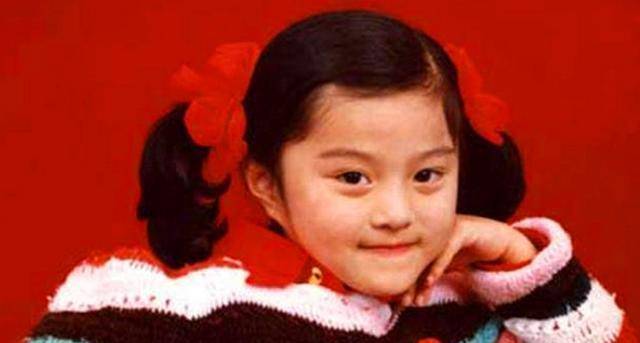 hth官网入口：
明星小时候的照片 一眼就能认出来(图16)