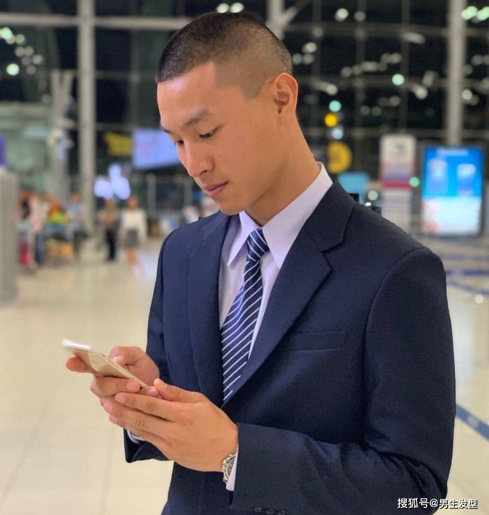 ‘hth官网入口’
男生“短发”不要乱剪 4款清爽帅气发型值得实验 不帅你打我(图9)