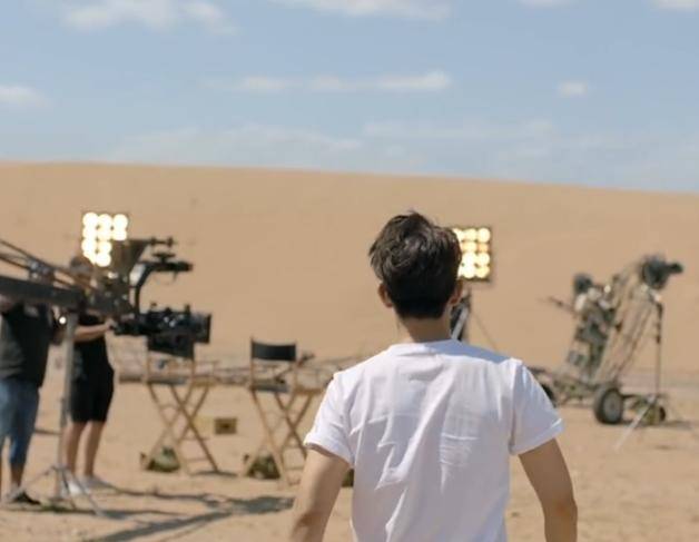 hth官网入口|
你以为明星的照片只需要修图？看到他的团队设备后 我愣住了(图4)