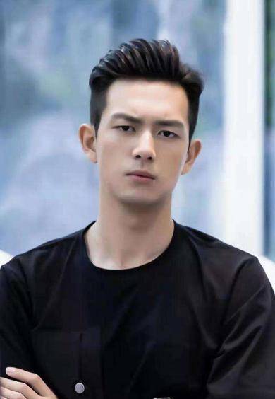 hth官网入口|
你以为明星的照片只需要修图？看到他的团队设备后 我愣住了(图6)