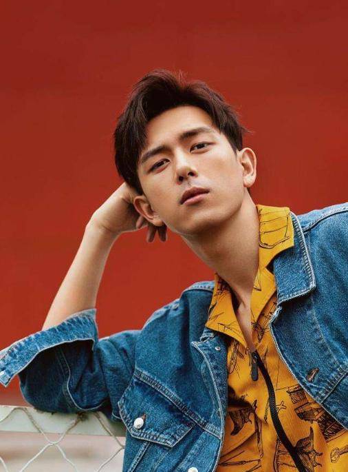 hth官网入口|
你以为明星的照片只需要修图？看到他的团队设备后 我愣住了(图8)