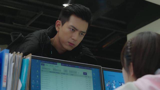 hth官网入口|
你以为明星的照片只需要修图？看到他的团队设备后 我愣住了(图10)