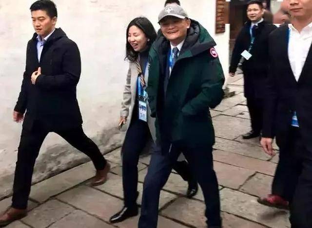 华体会体育hth官方网站_
羽绒服与球鞋段位对比：北面如同AJ 波司登也就李宁安踏的水平(图11)