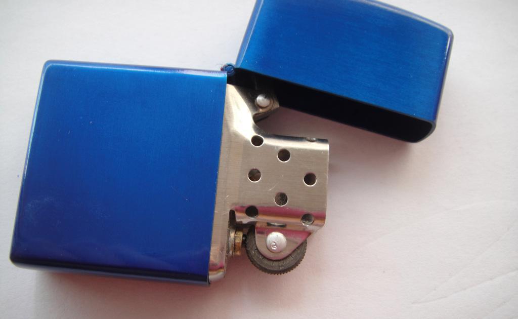 NBA备受好评的实战球鞋:科比的鞋最轻便 LBJ10代霸气之作_hth官网入口(图1) hth官网入口