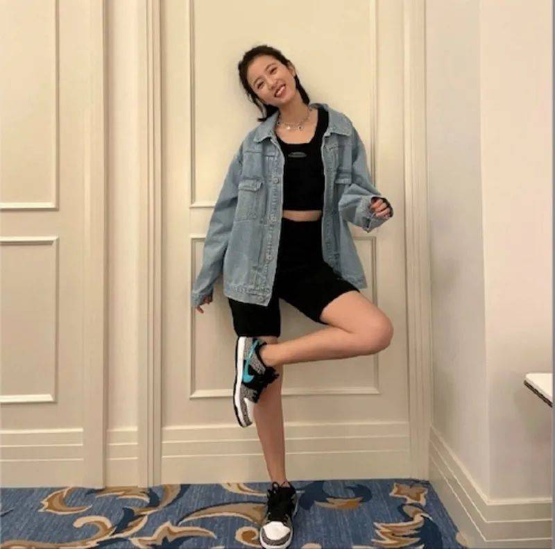 hth官网入口-
热门球鞋风向标！什么球鞋最火 看她上脚就知道了！(图8)