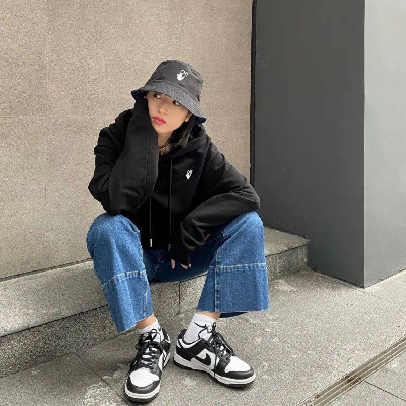 hth官网入口-
热门球鞋风向标！什么球鞋最火 看她上脚就知道了！(图10)