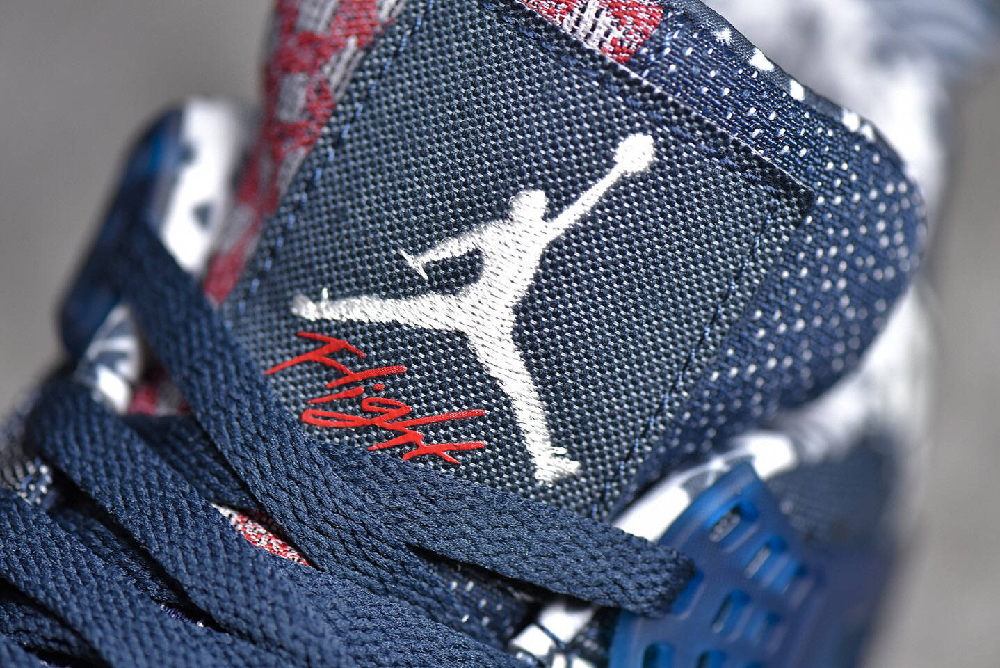 
乔丹 Air Jordan 4 Retro Sashiko Deep Ocean 蓝白牛仔刺子绣篮球鞋|华体会体育hth官方网站(图18)