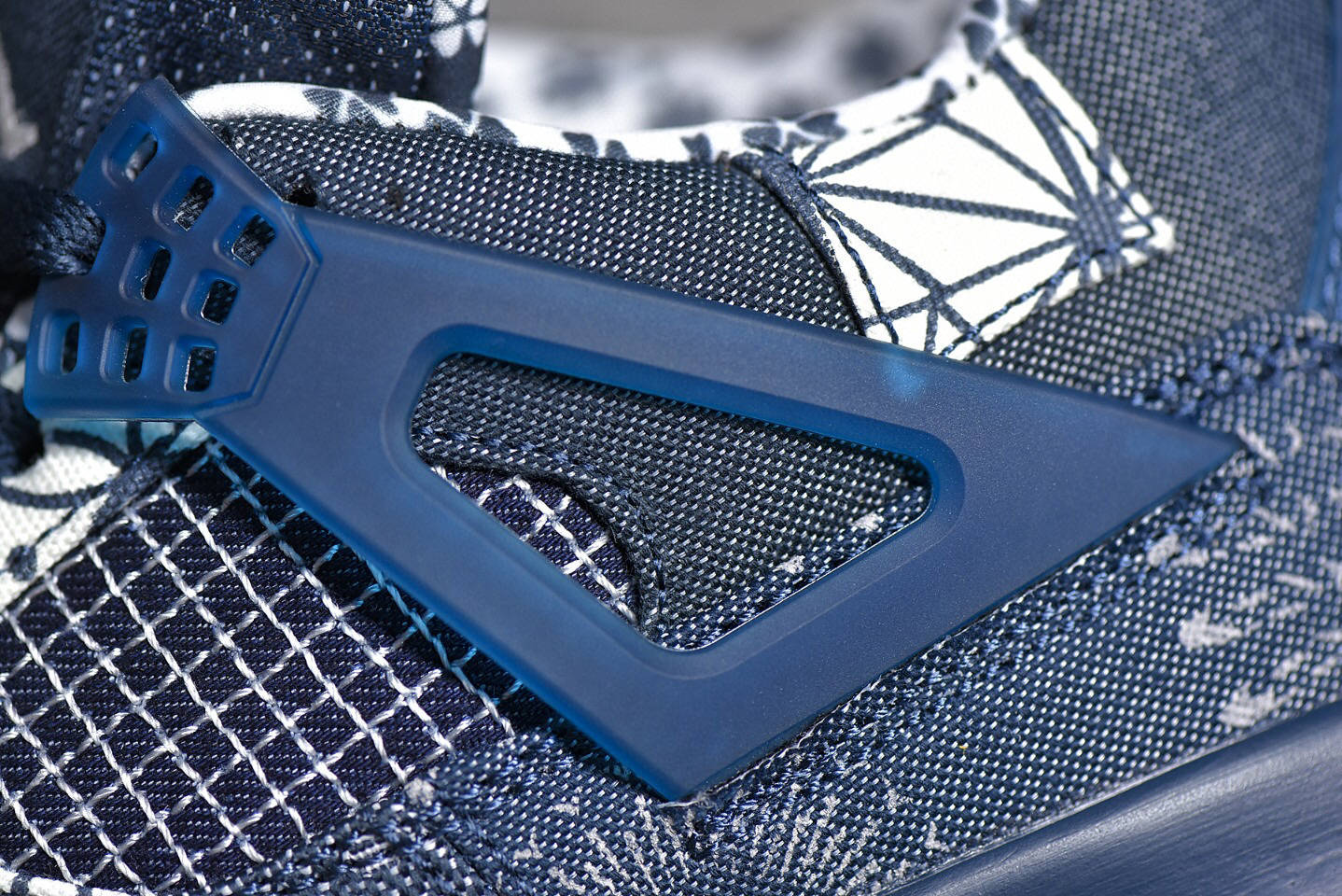 
乔丹 Air Jordan 4 Retro Sashiko Deep Ocean 蓝白牛仔刺子绣篮球鞋|华体会体育hth官方网站(图19)