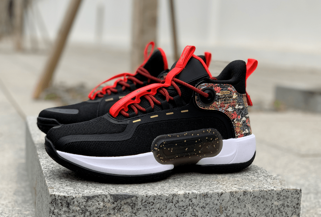 “华体会体育hth官方网站”
双版本另有隐藏彩蛋？！这个系列球鞋也是林书豪的战靴之一...(图7)