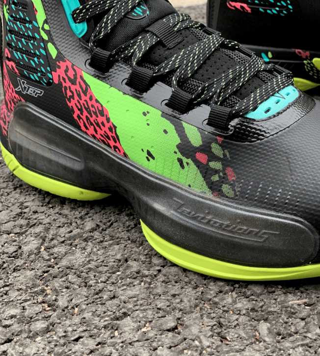 “华体会体育hth官方网站”
双版本另有隐藏彩蛋？！这个系列球鞋也是林书豪的战靴之一...(图9)