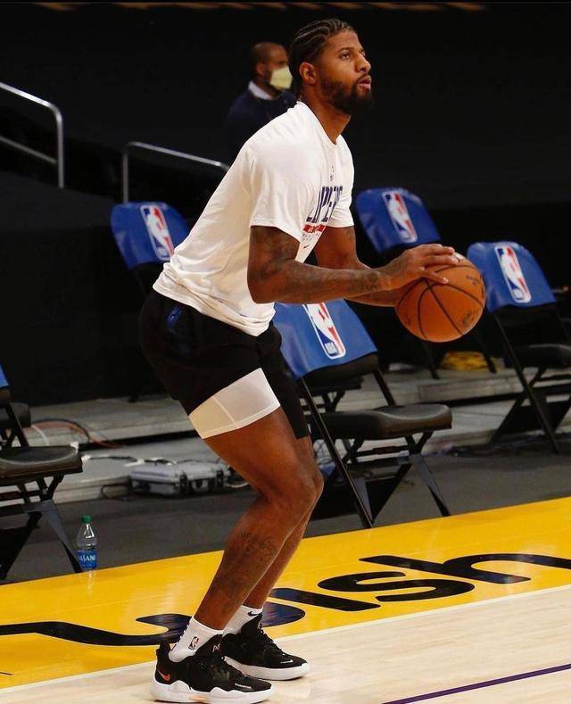 “华体会体育hth官方网站”
后卫篮球鞋PG5会鼓包吗 会影响脚感吗(图1)