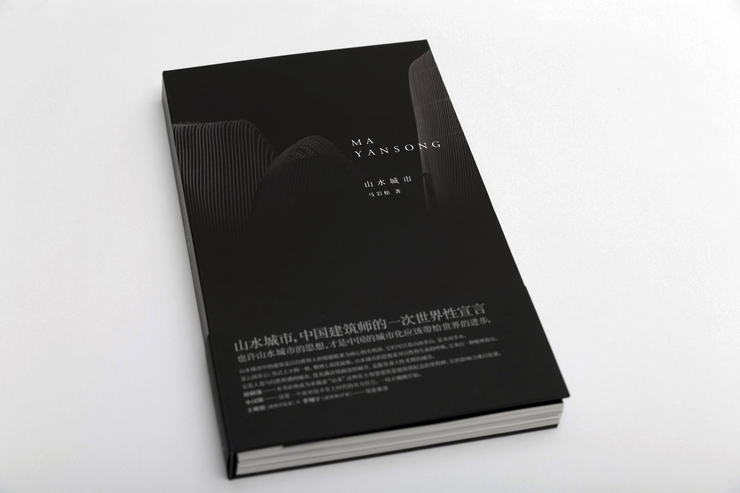 安阳市殷都区洪河屯乡一中举行线上升国旗仪式_华体会体育hth官方网站(图1) 华体会体育hth官方网站