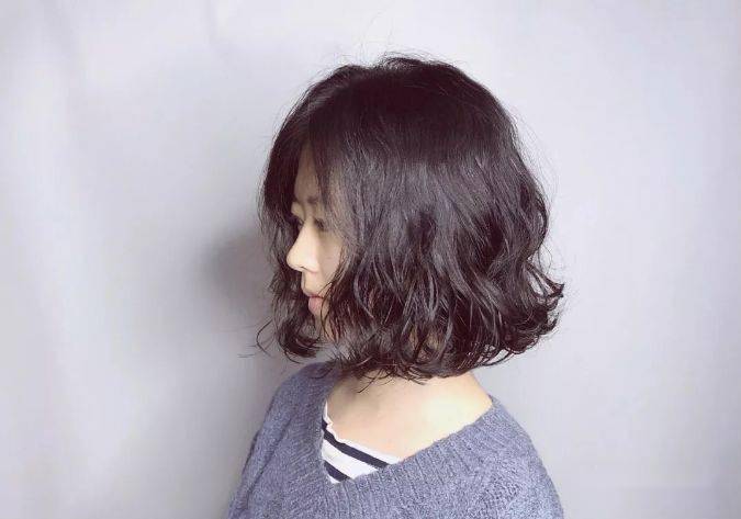 “华体会体育hth官方网站”
你的发型已过时 “齐下巴烫” 让你2020变美变时髦(图6)