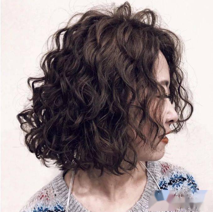 “华体会体育hth官方网站”
你的发型已过时 “齐下巴烫” 让你2020变美变时髦(图23)