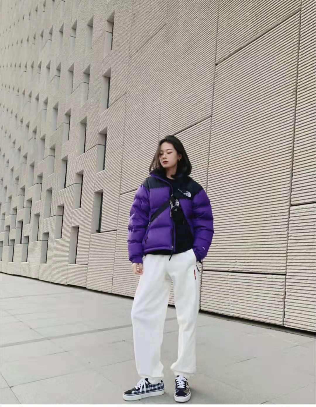 北面羽绒服搭配什么裤子悦目:华体会体育hth官方网站(图5)
北面羽绒服搭配什么裤子悦目:华体会体育hth官方网站(图5)