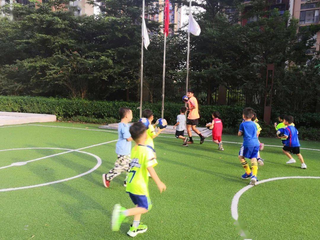 
小球星足球班正式开课啦！_华体会体育hth官方网站(图8)