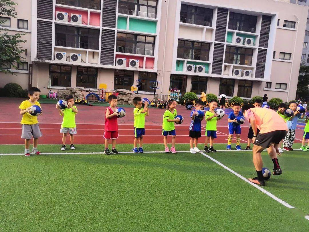 
小球星足球班正式开课啦！_华体会体育hth官方网站(图9)