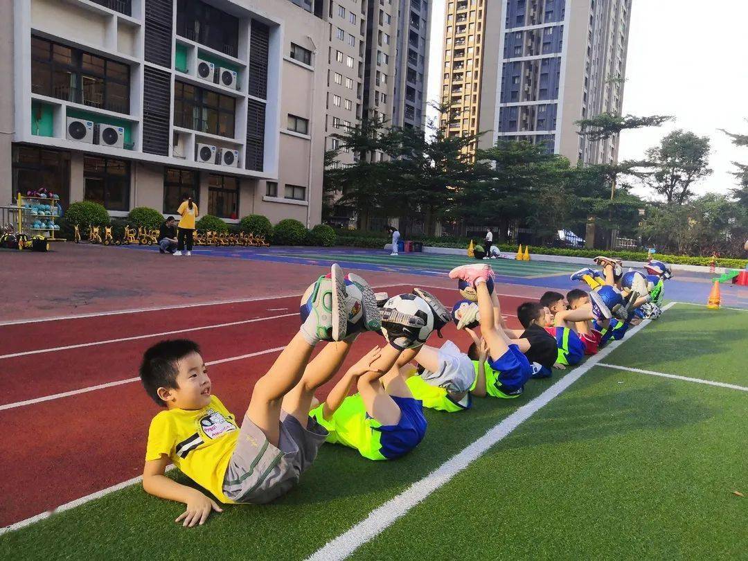
小球星足球班正式开课啦！_华体会体育hth官方网站(图13)