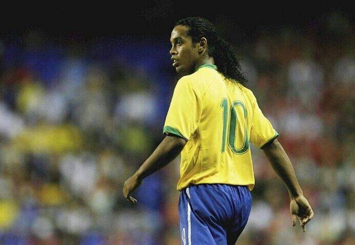 
足坛5伟大10号球星！小罗第5 马拉多纳仅第2 第1毫无争议：hth官网入口(图2)