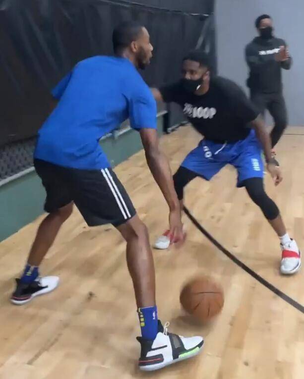 借勇士东风?威金斯与中国品牌签多年球鞋条约 未来能否留队未知“华体会体育hth官方网站”(图4)
借勇士东风?威金斯与中国品牌签多年球鞋条约 未来能否留队未知“华体会体育hth官方网站”(图4)