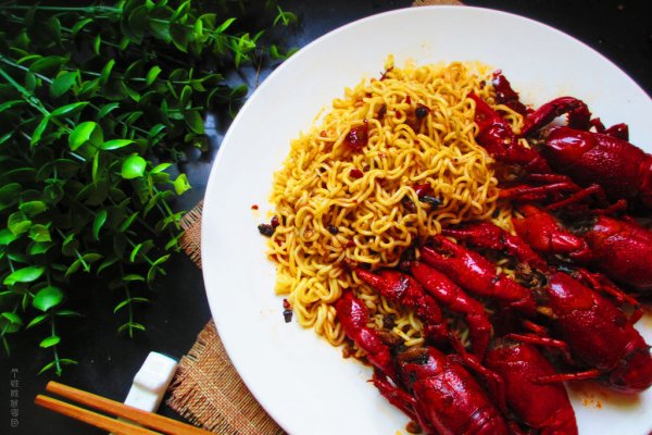 华体会体育hth官方网站:秋蝉电视剧人物海报 王劲松任嘉伦第三次合作(图3) hth官网入口